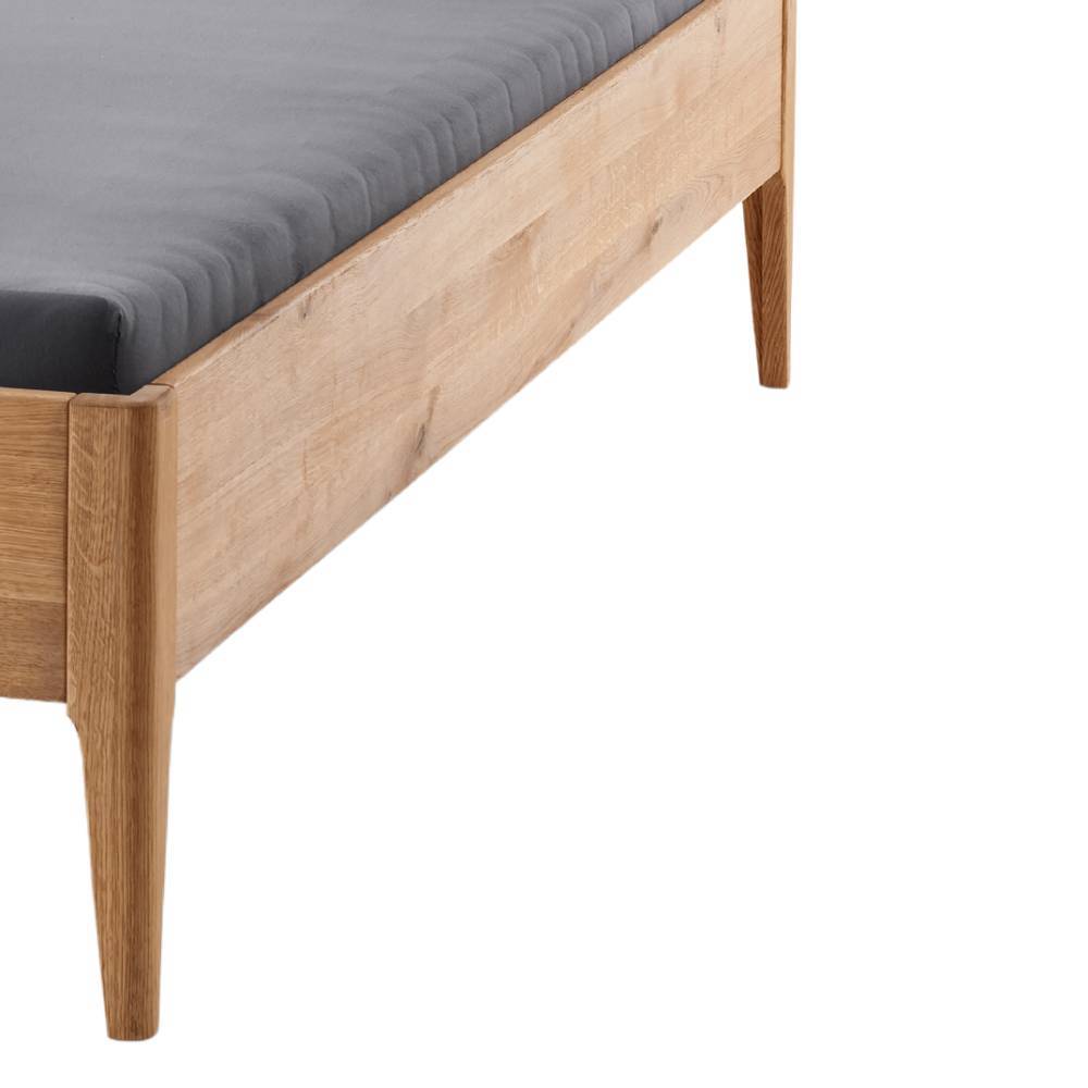 Holzbett Endana aus Wildeiche Massivholz in modernem Design