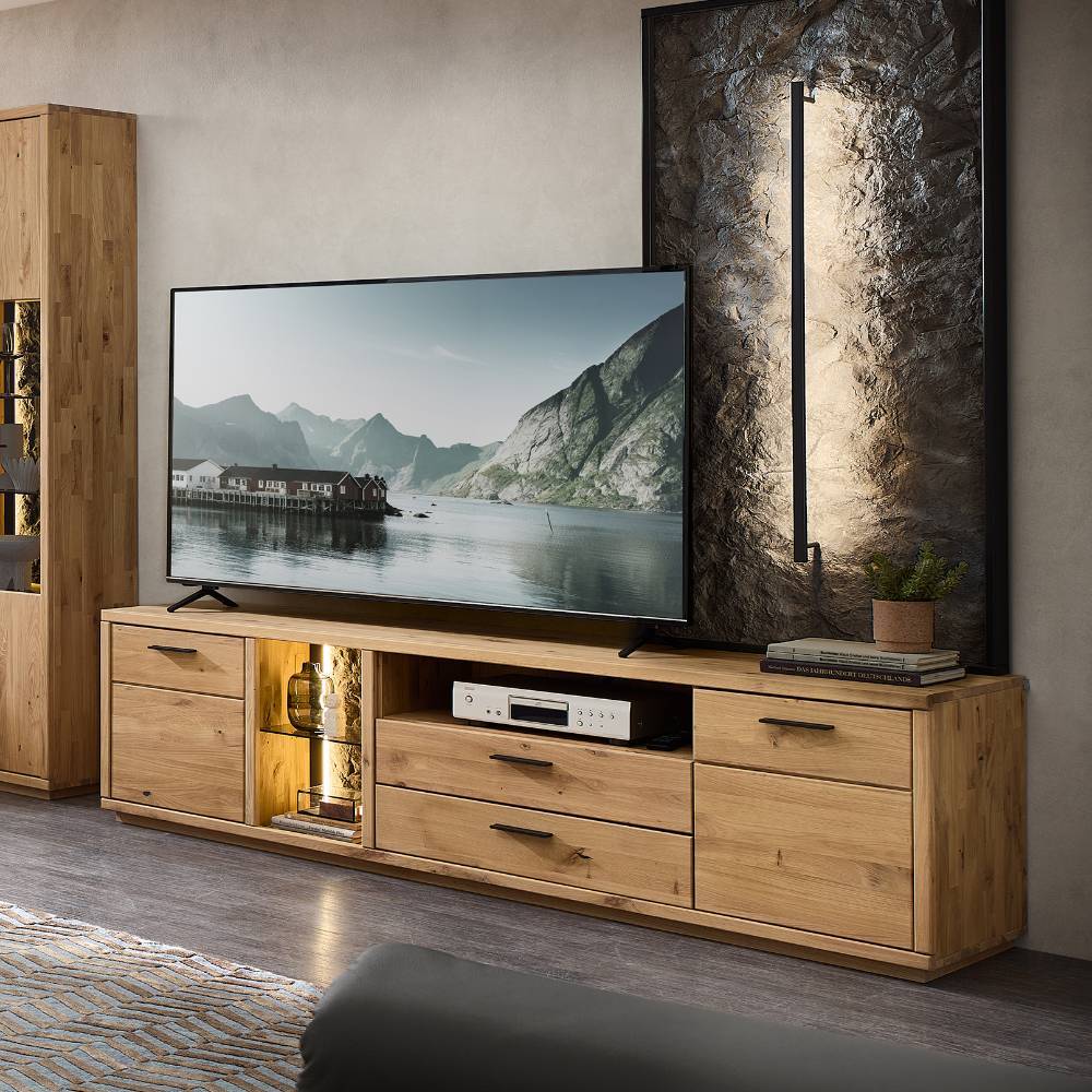 TV Board Ostoro mit einem offenen Gerätefach aus Wildeiche Massivholz