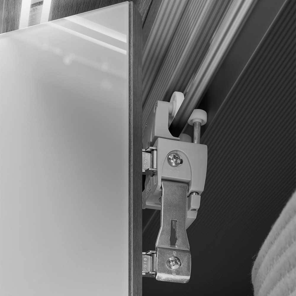 Falttürenkleiderschrank Kandu 200 cm breit mit Metallgriffen