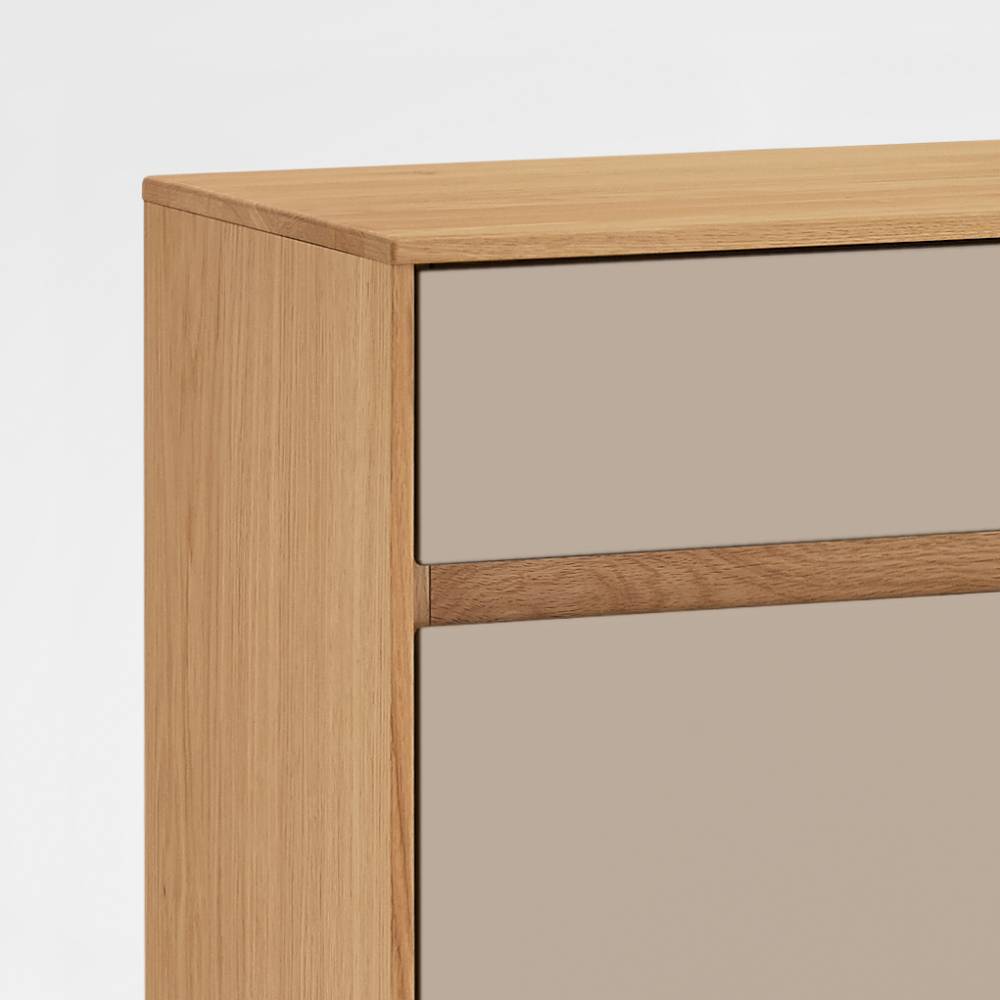 Flurschrank Lacurvia echtholzfurniert in modernem Design