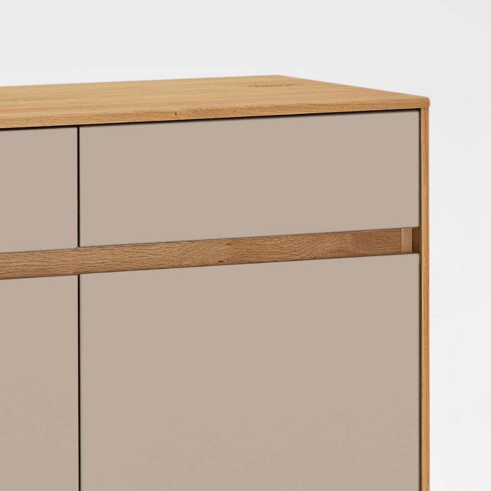 Flurschrank Lacurvia echtholzfurniert in modernem Design