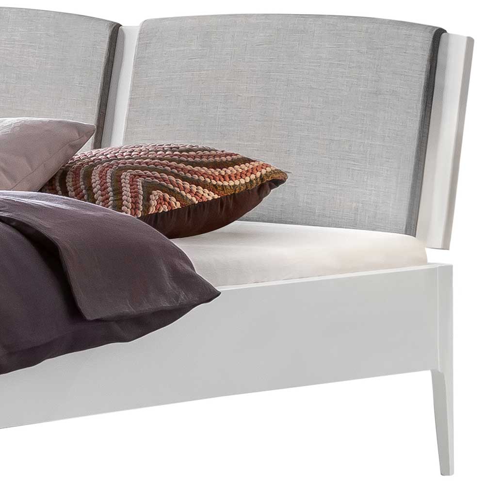 Weißes Bett 140x200 Chicola in modernem Design lackiert
