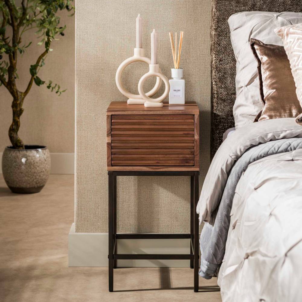 Nachttisch Rumeria im Industry und Loft Stil aus Akazie Massivholz