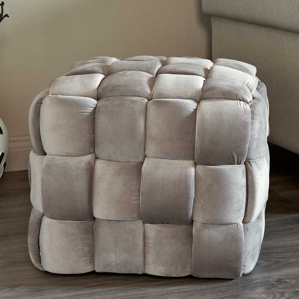 Hocker Ranbyra aus Samt in Flechtoptik