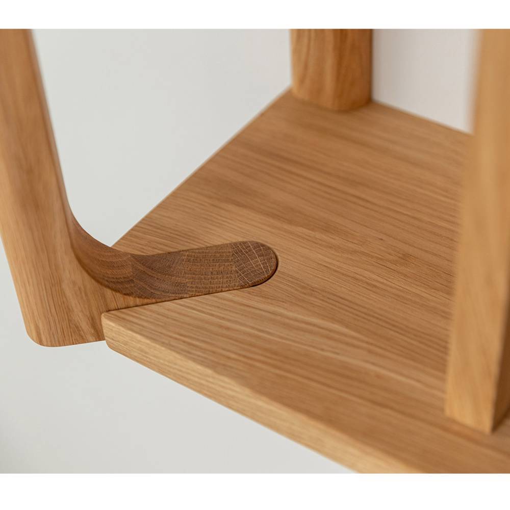 Wandregal Gravura aus Eiche Massivholz in modernem Design
