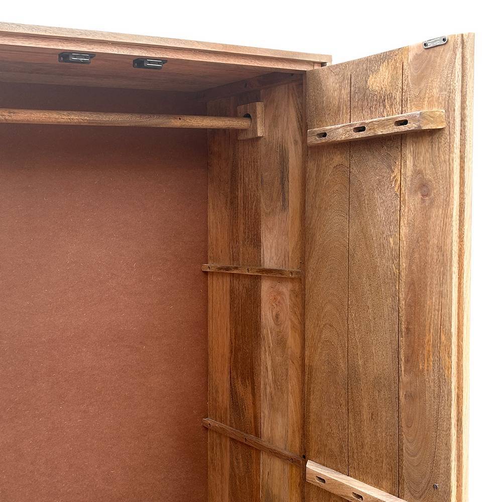 Dielenschrank Diaria aus Mangobaum Massivholz Front beschnitzt