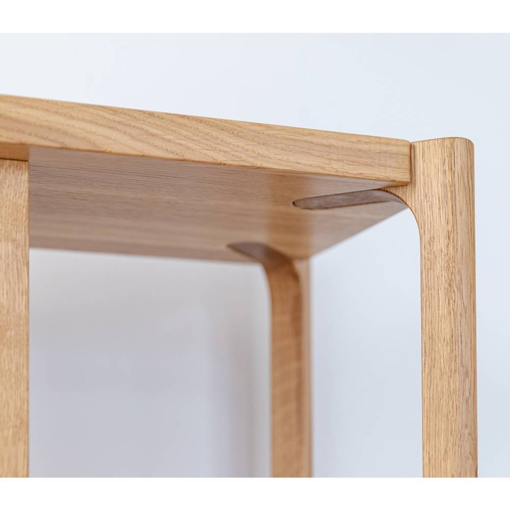 Bücherregal Gravura aus Eiche Massivholz in modernem Design