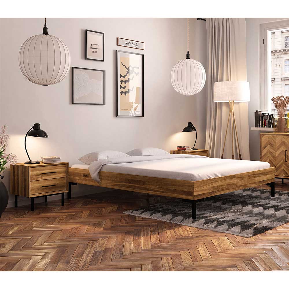 Wildeiche Massivholzbett Yalley im Skandi Design mit Gestell aus Metall