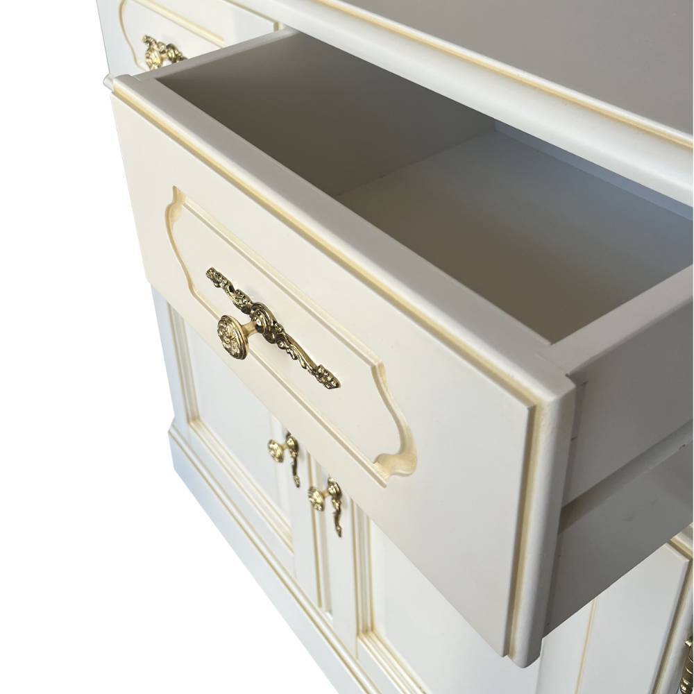 Kommode Eckomy in Antikweiß und italienischem Design