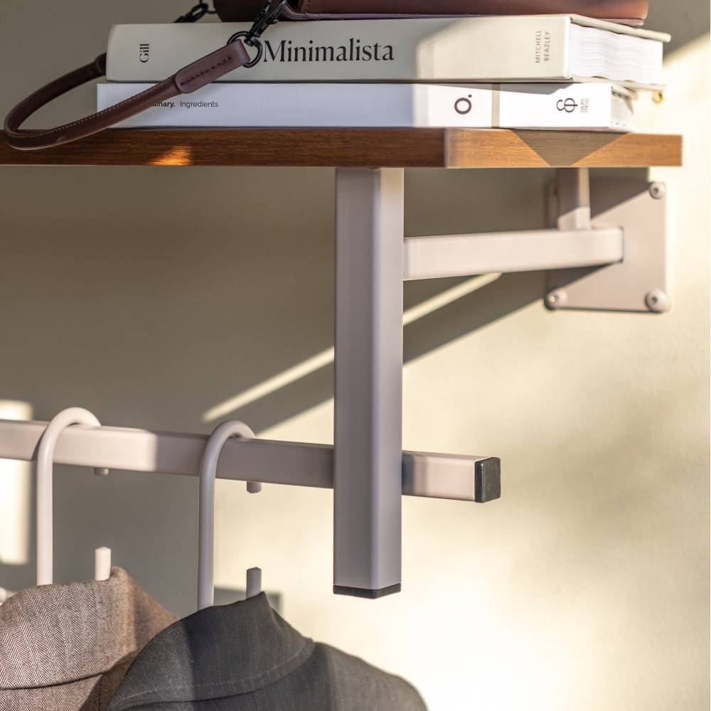 Wandgarderobe Spiritov in Walnussfarben und Taupe