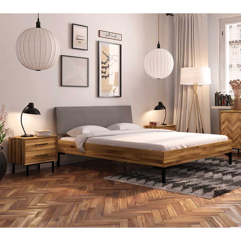 Holzbett mit Polster Kopfteil Yalley aus Wildeiche Massivholz und Metall