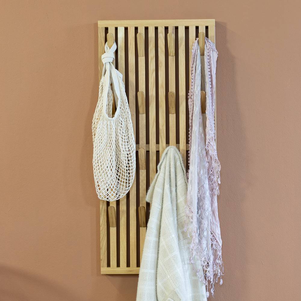 Wandgarderobe Jadamos aus Eiche Massivholz in modernem Design