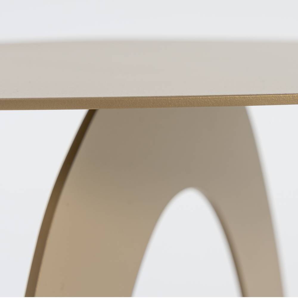 Metall Beistelltisch Zegovin in organischer Form und modernem Design