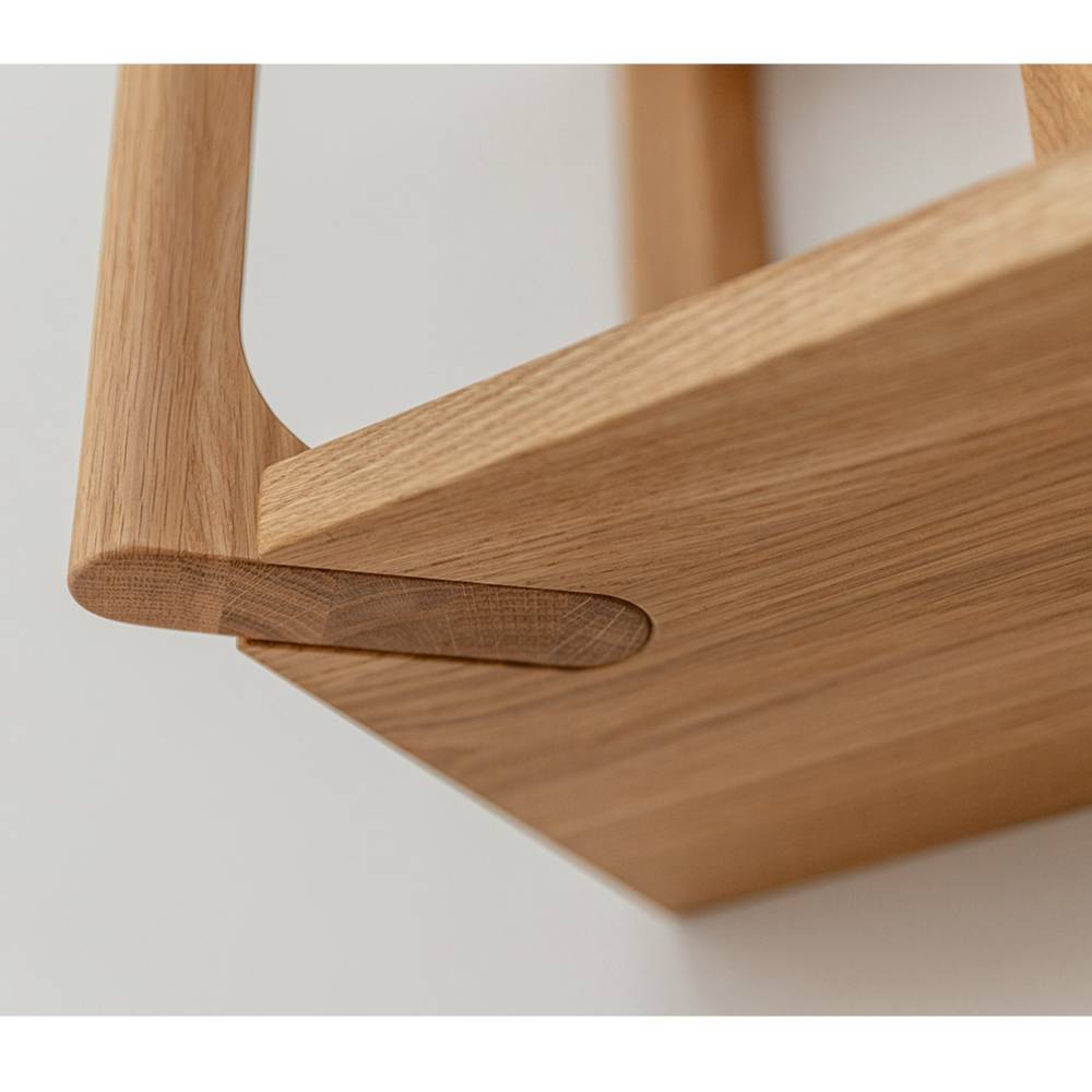 Wandregal Gravura aus Eiche Massivholz in modernem Design