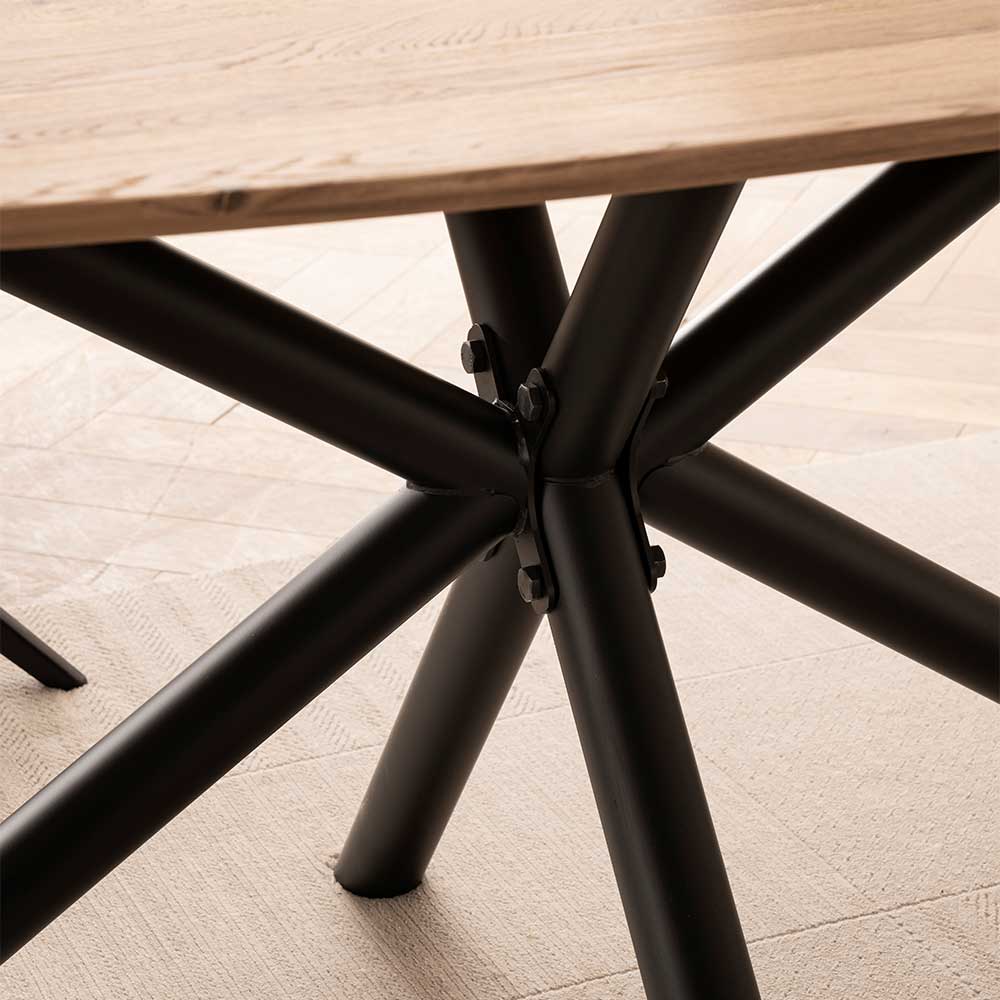 Tisch Esszimmer Napya in ovaler Form mit Massivholzplatte