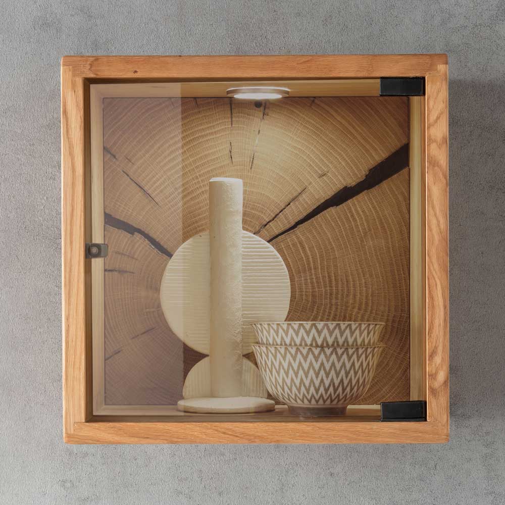 Kleine Hängevitrine Camilla aus Wildeiche Massivholz mit Glastür