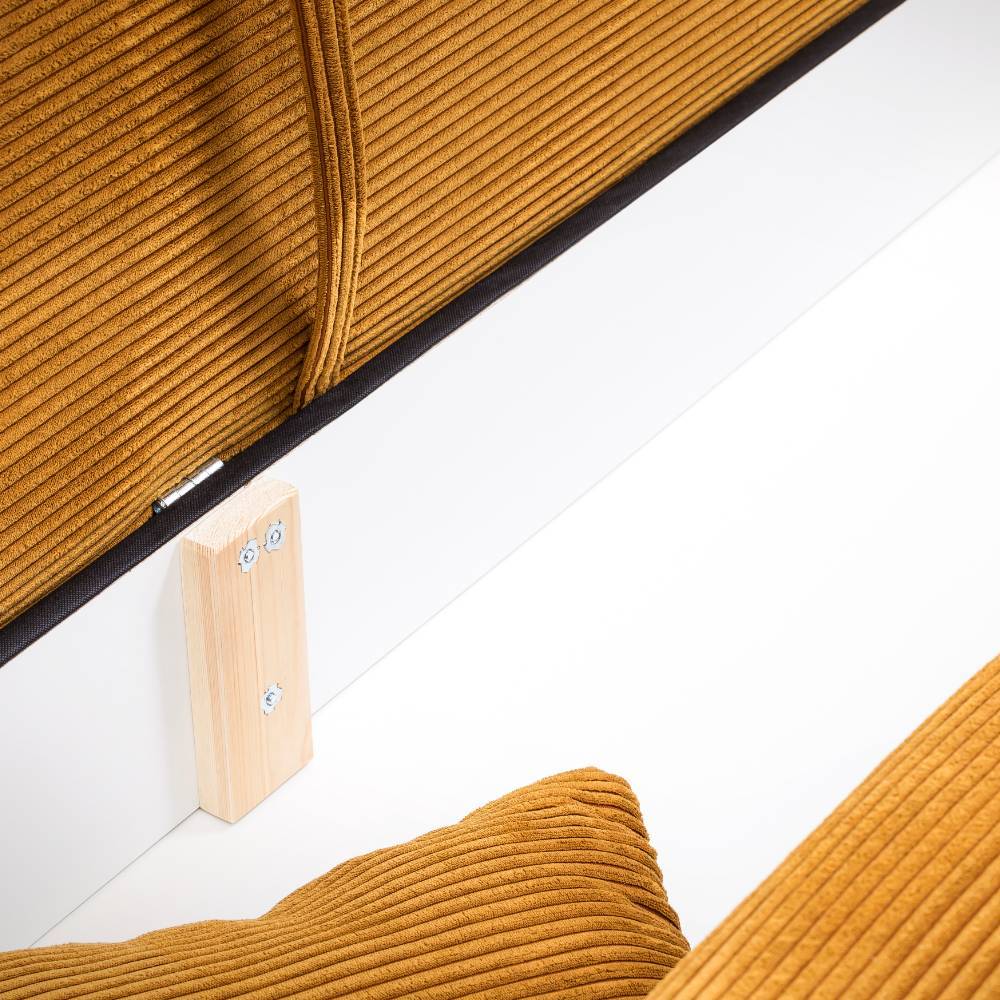 Dreisitzer Sofa Vulin aus Cord in Goldfarben