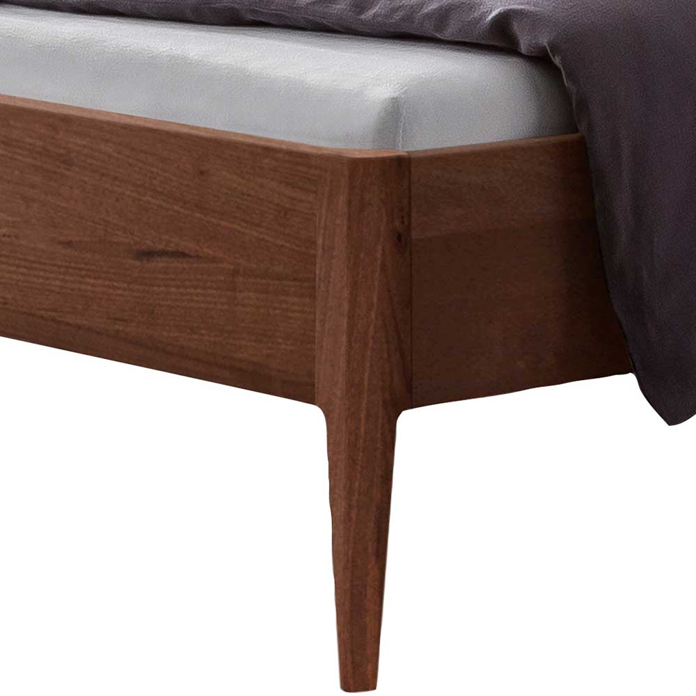 Massivbett Nussbaum 140x200 Regnova in modernem Design 82 cm hoch