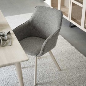 Armlehnstuhl Felda mit Gestell aus Massivholz im Skandi Design (2er Set) – Ansicht 6
