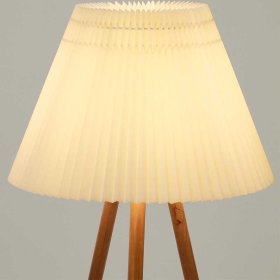 Skandi Design Stehleuchte Clorina 149 cm hoch mit Holzgestell – Ansicht 4