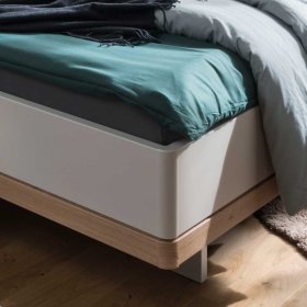 Breites Bett Privira in Beige und Eiche Bianco mit Nachtkonsolen (dreiteilig) – Ansicht 3