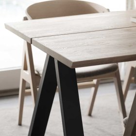 Rechteckiger Esstisch Klimaca aus Eiche Massivholz in White Wash und Metall – Ansicht 3