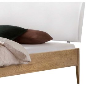 140x200 cm Bett Wildeiche Remazion aus Massivholz mit weißem Polsterkopfteil – Ansicht 3