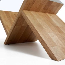 Design Couchtisch Uzyna aus Eiche Massivholz mit Glasplatte – Ansicht 3