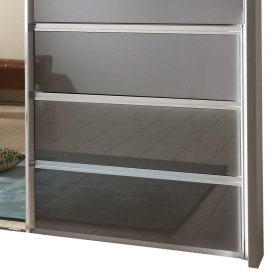 Design Schwebetürenkleiderschrank Magdalina in Braun mit Glas beschichtet – Ansicht 5
