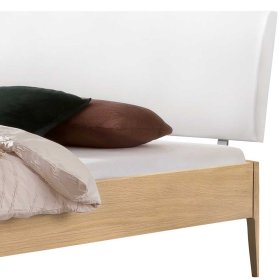 Massives Bett Eiche hell Bastionos 140x200 cm mit Polsterkopfteil in Weiß – Ansicht 3