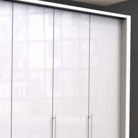 Weißer Schlafzimmerschrank Grinzia mit Falttüren Made in Germany – Ansicht 5