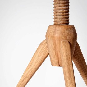 Design Ablagetisch Vrenos aus Eiche teilmassiv höhenverstellbar – Ansicht 3