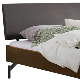 Design Bett 140x200 Dyrado aus Nussbaum Massivholz und Stahl – Ansicht 3