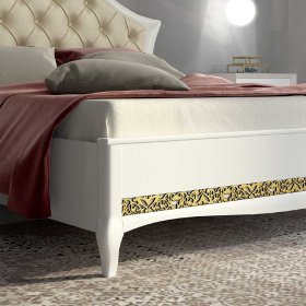 Neorenaissance Bett Jedvila in Weiß mit Blattgold verziert – Ansicht 2