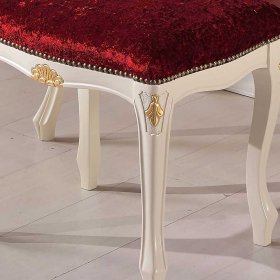 Barock Polsterhocker Lotresca in Rot Samt und Weiß mit Goldfarben verziert – Ansicht 2