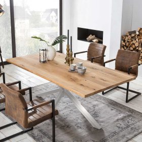Esszimmer Tisch Puzian aus Wildeiche Massivholz und Eisen mit Baumkante – Ansicht 5