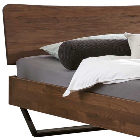 Industrie und Loft Stil Doppelbett Cibao aus Nussbaum Massivholz und Stahl – Ansicht 3