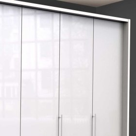 Komfortabler Schlafzimmerschrank Grinzia mit Falttüren Made in Germany – Ansicht 5