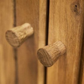 Anrichte Tyvoria aus Wildeiche Massivholz im Landhausstil – Ansicht 3