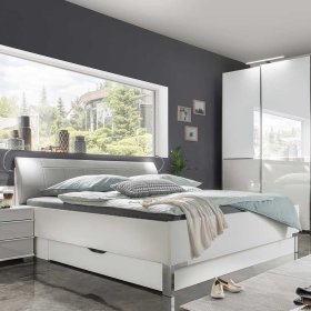 Schlafzimmer Xarina in Weiß und Hellgrau mit LED Beleuchtung (vierteilig) – Ansicht 3