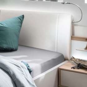 Schlafzimmer Privira in Beige und Eiche Bianco mit LED Beleuchtung (vierteilig) – Ansicht 8