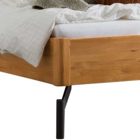 Hochwertiges Doppelbett Ben aus Wildeiche Massivholz mit Gestell aus Metall – Ansicht 5