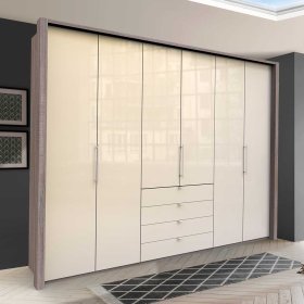 Moderner Schlafzimmerkleiderschrank Modata mit Falttüren und vier Schubladen – Ansicht 2