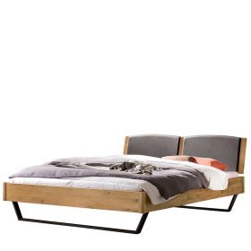 Bett mit Bügelgestell Nautygo aus Wildeiche Massivholz im Industry und Loft Stil – Ansicht 1