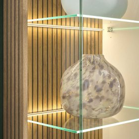 Wohnzimmer Vitrine Saladd in modernem Design mit zwei Glasböden – Ansicht 8