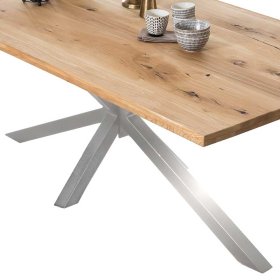 Esszimmer Tisch Puzian aus Wildeiche Massivholz und Eisen mit Baumkante – Ansicht 3