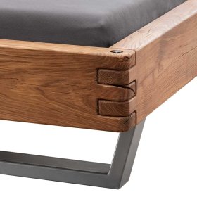 Doppelbettgestell Vannos aus Wildeiche Massivholz im Industry und Loft Stil – Ansicht 5