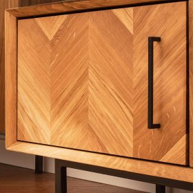 TV Möbel Yalley aus Wildeiche Massivholz und Stahl 50 cm hoch – Ansicht 4